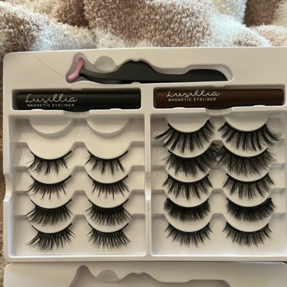16 SETS MAGNETIC EYELASHES WITH EYELINER